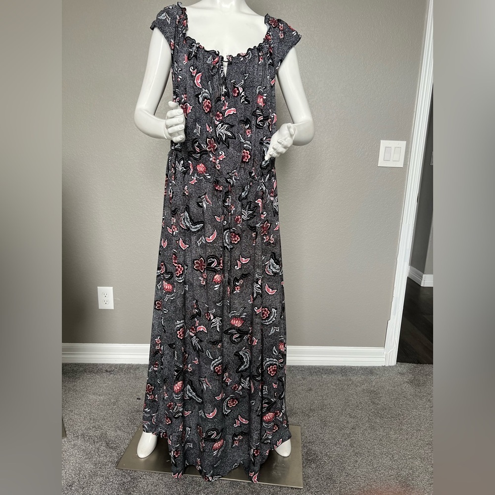 Torrid off the Shoulder Maxi Dress With Slits Floral Black and White. Size 4